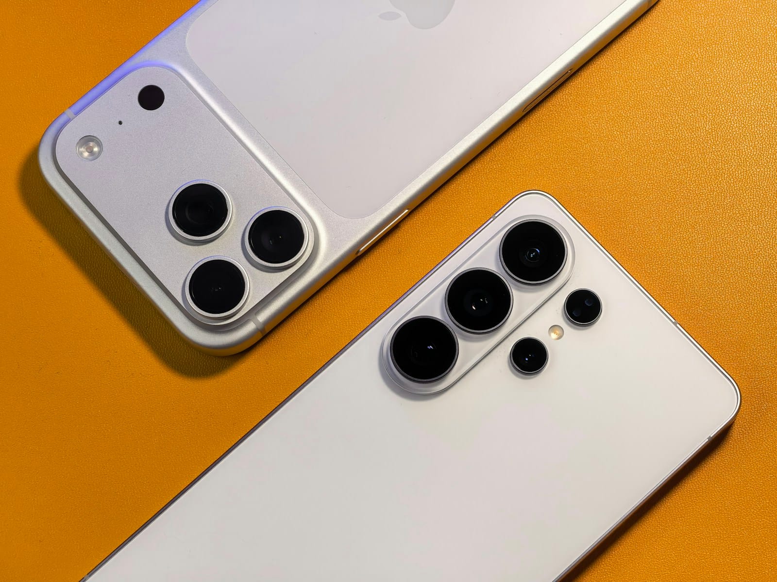 Flagship smartphones iPhone 17 Pro Max and Samsung Galaxy S26 Ultra comparison