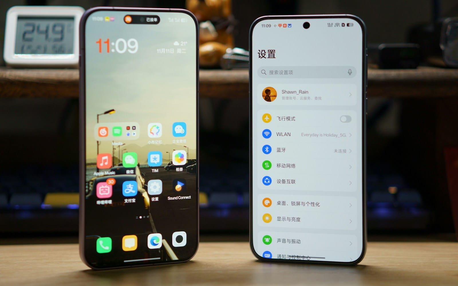 Hisense A10 E Ink Phone, Buyer Guide (Detachable LCD Screen, Use Cases, Comparison) 11 Comparison of two smartphones side by side, relevant to Hisense A10 decision framework