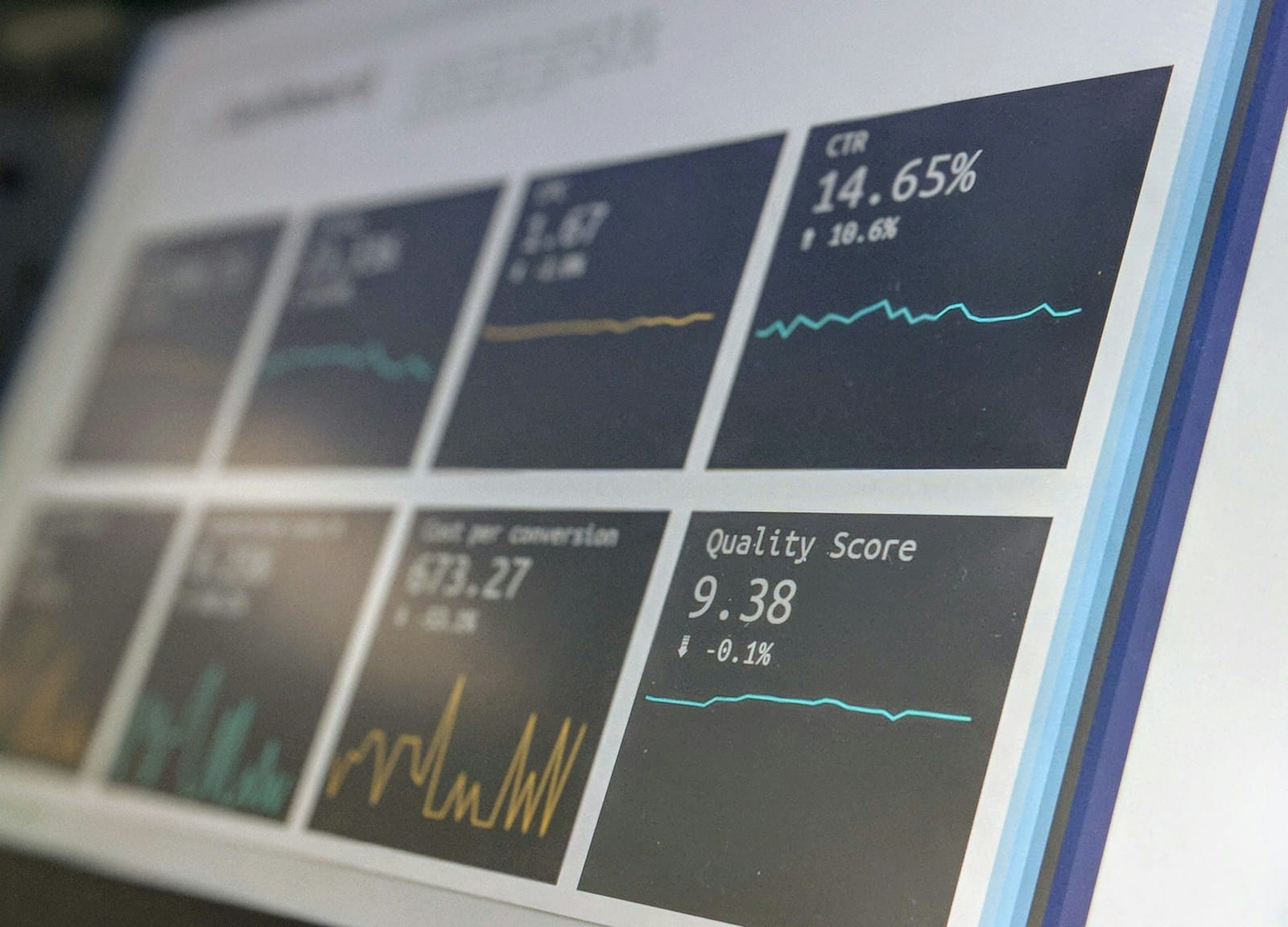 Uptime Kuma monitoring dashboard showing server uptime and response time graphs on a VPS